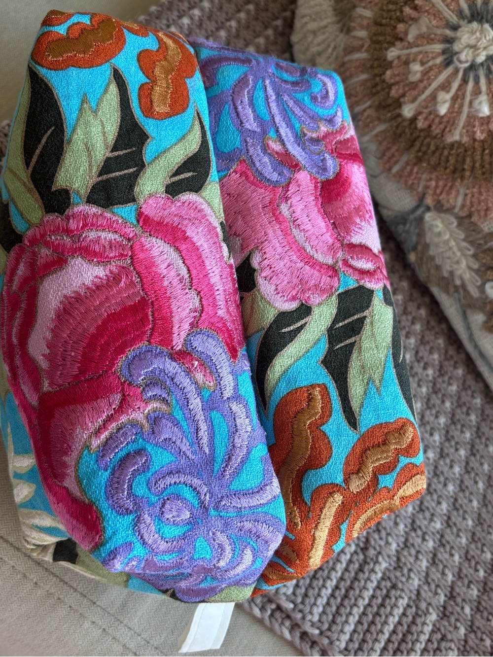 NWT Linen/Rayon Embroidered Boxy Cosmetic Bag - Picture 6 of 6